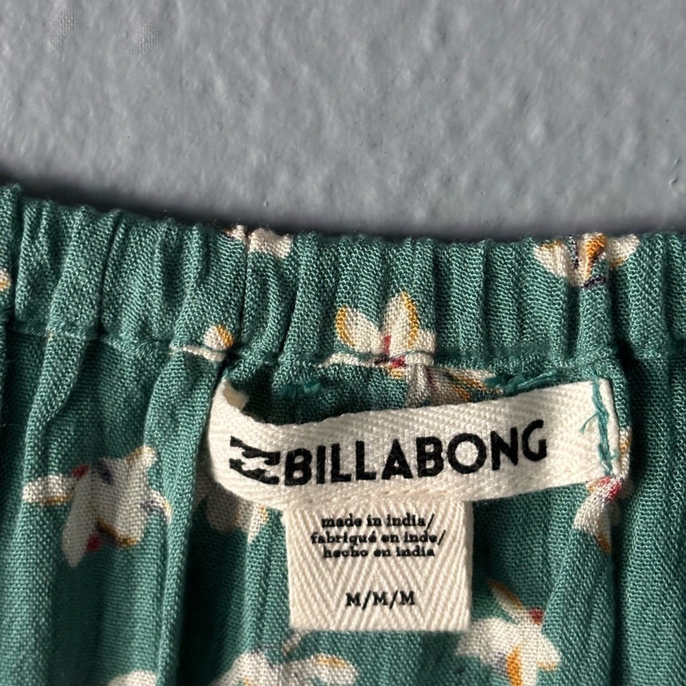Billabong | Bell Sleeve Off-Shoulder Floral Top | M | Green - Picture 9 of 11